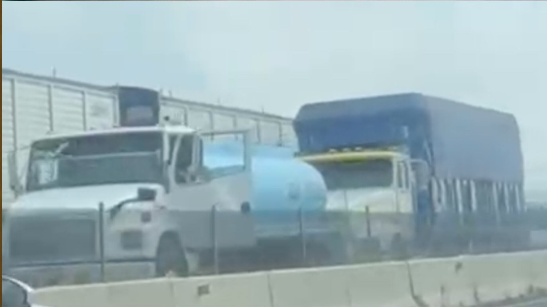 Tráfico pesado en la libre Querétaro-Apaseo el Alto por accidente
