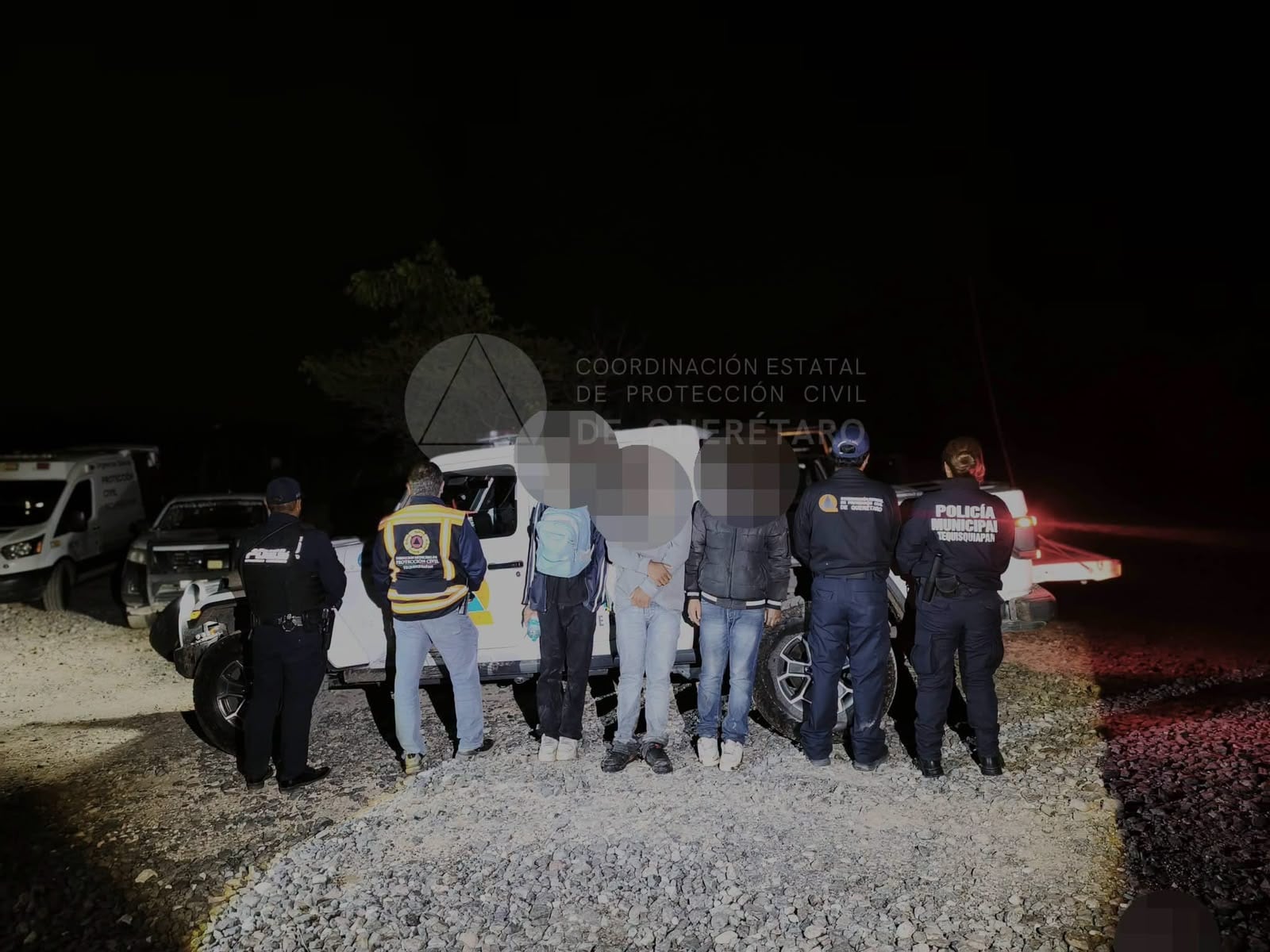 DE MADRUGADA | Rescatan a tres menores que quedaron atrapados en Cerro Grande, Tequisquiapan