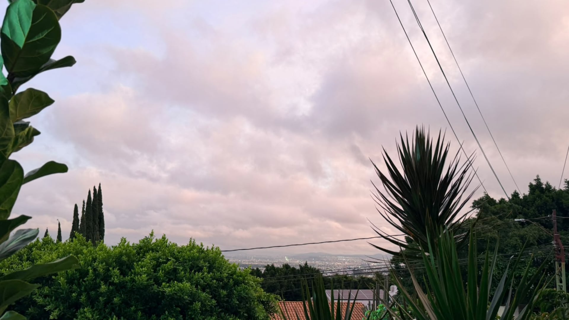 ¡Amanece nublado! Conoce el pronóstico del clima y si lloverá hoy
