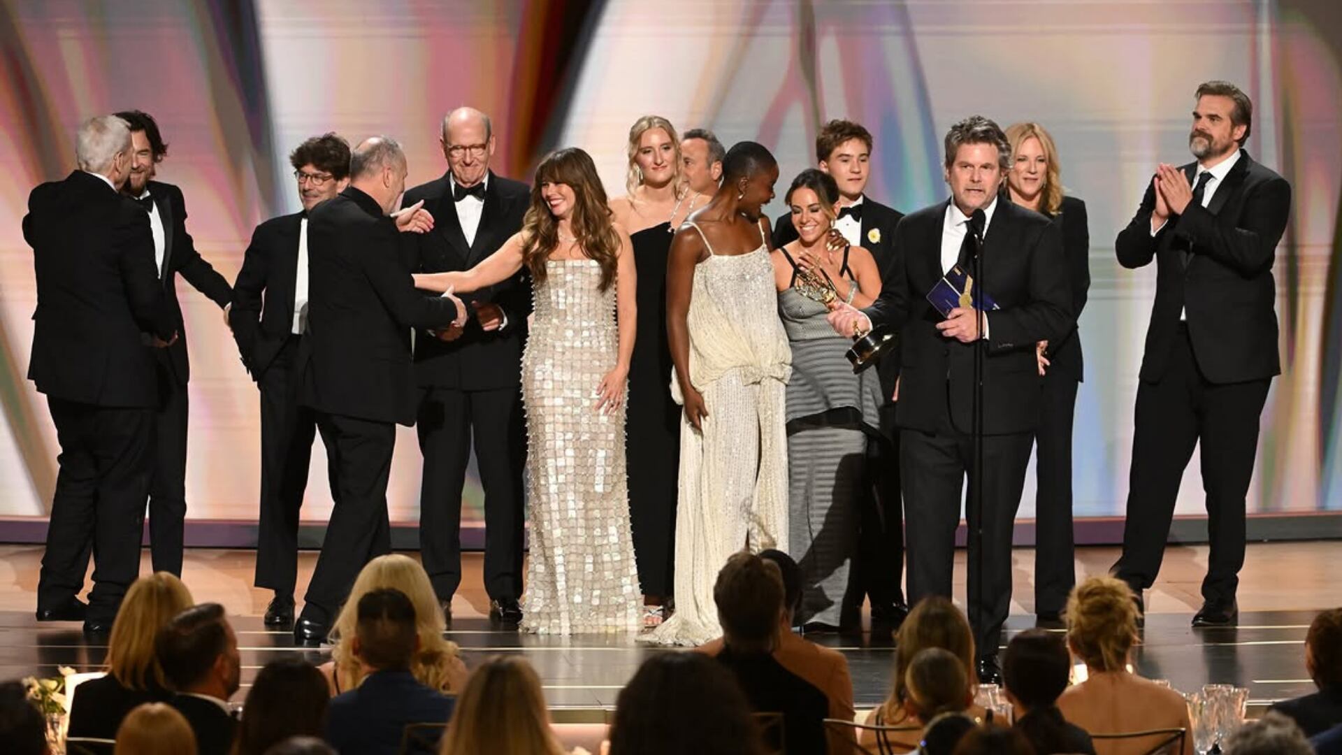 “Widow’s Bay” y “The Pitt” triunfan en la gala de los Premios Emmy 2026
