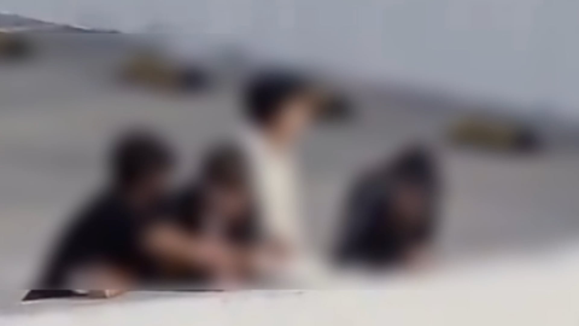 Denuncian a jóvenes por lanz4r huevos a peatones y automovilistas