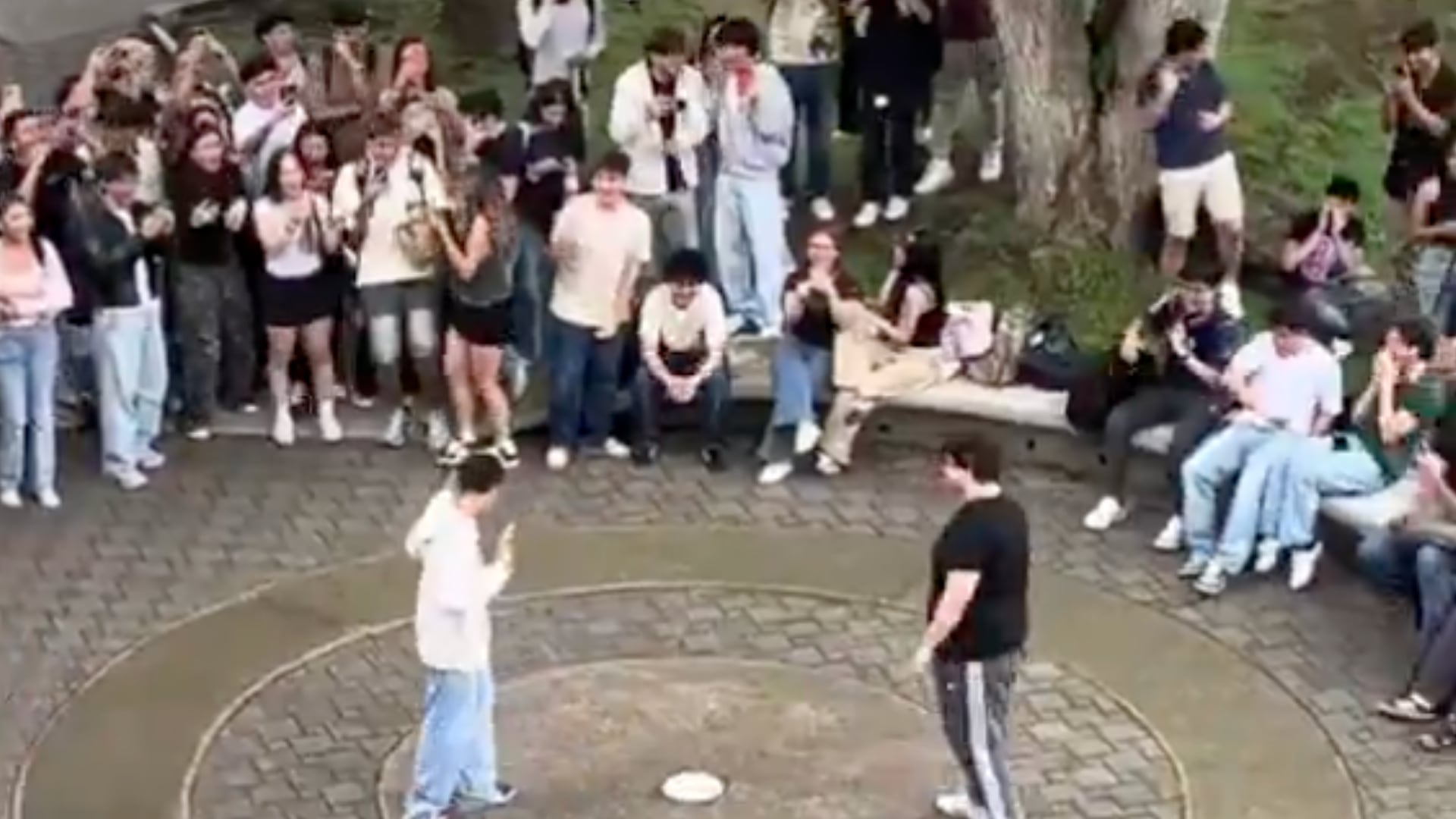 Batallas de “farmear aura” en las escuelas queretanas