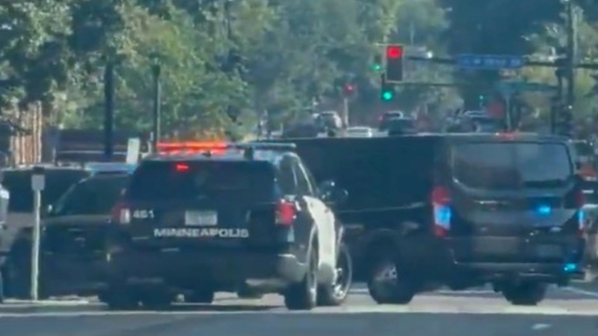 Tiroteo en edificio deja tres muertos y tres policías heridos